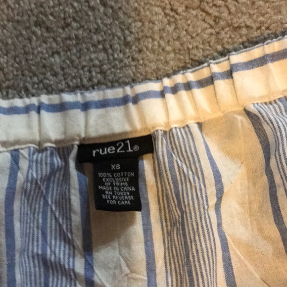 Rue21 Off shoulder shirt with shoulder ties - Picture 2 of 2